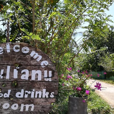 Julianu Hotel Tangalle Buitenkant foto