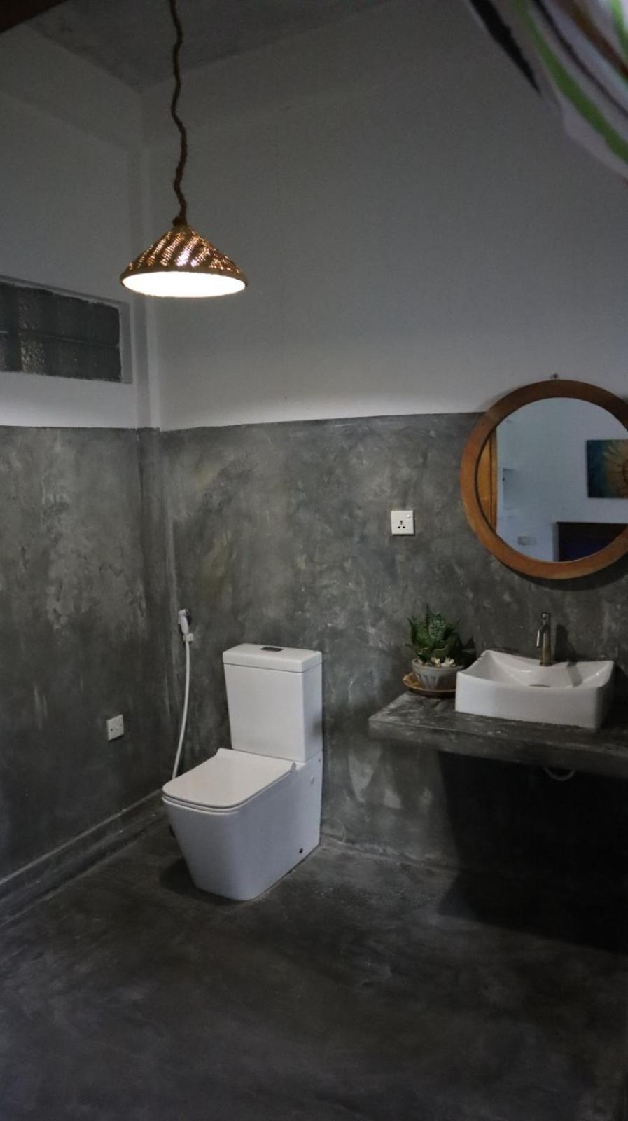 Julianu Hotel Tangalle Buitenkant foto