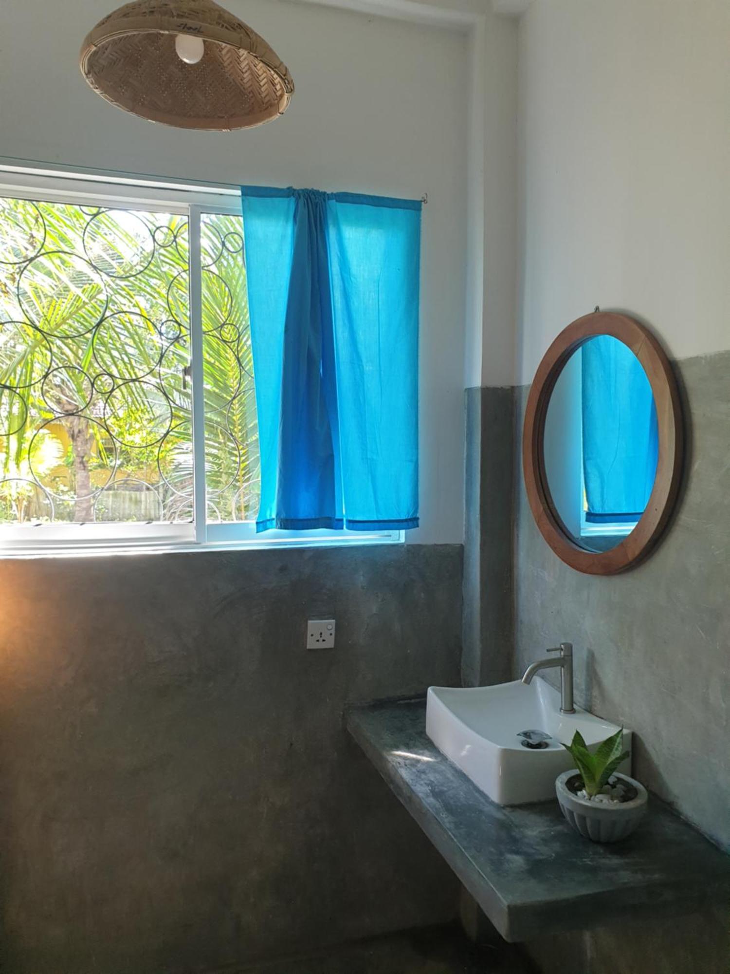 Julianu Hotel Tangalle Buitenkant foto
