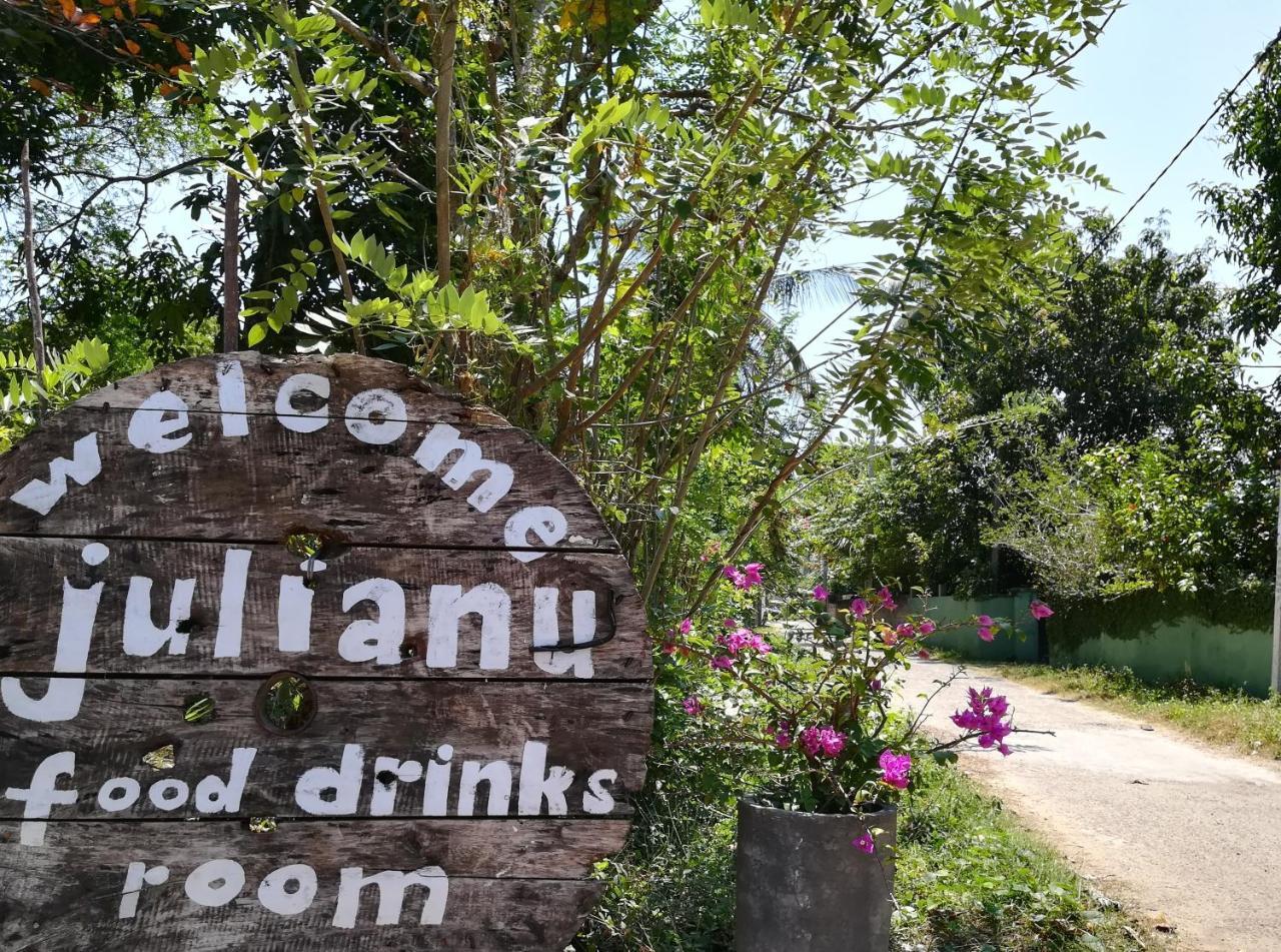 Julianu Hotel Tangalle Buitenkant foto