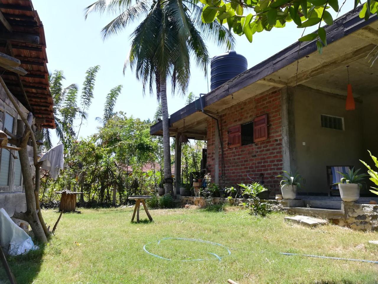 Julianu Hotel Tangalle Buitenkant foto