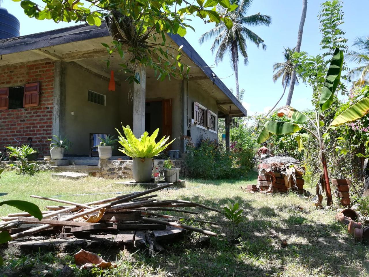 Julianu Hotel Tangalle Buitenkant foto